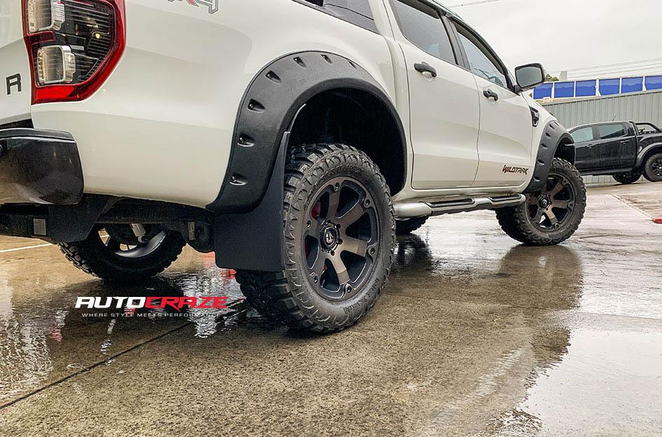 FORD RANGER BEAST BLACK MACHINED WITH DARK TINT